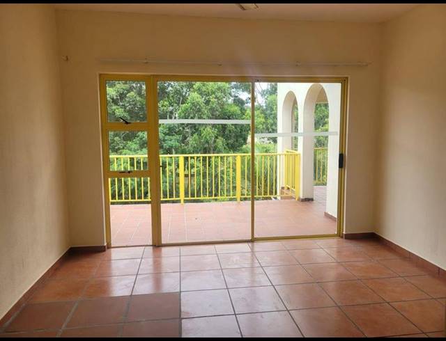 2 BEDROOM APARTMENT FOR SALE IN UVONGO BEACH